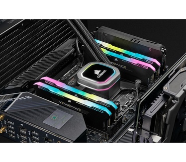 Corsair CMH32GX4M4D3600C18