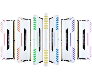 Corsair Vengeance RGB CMR32GX4M4C3000C16W