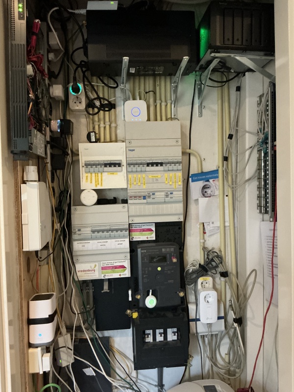 Afbeeldingslocatie: https://tweakers.net/i/JMzP7sYe08-HFjcKsMaZYEh43E4=/x800/filters:strip_icc():strip_exif()/f/image/SOMSar54qnMslK4Zn8DpDiGi.jpg?f=fotoalbum_large