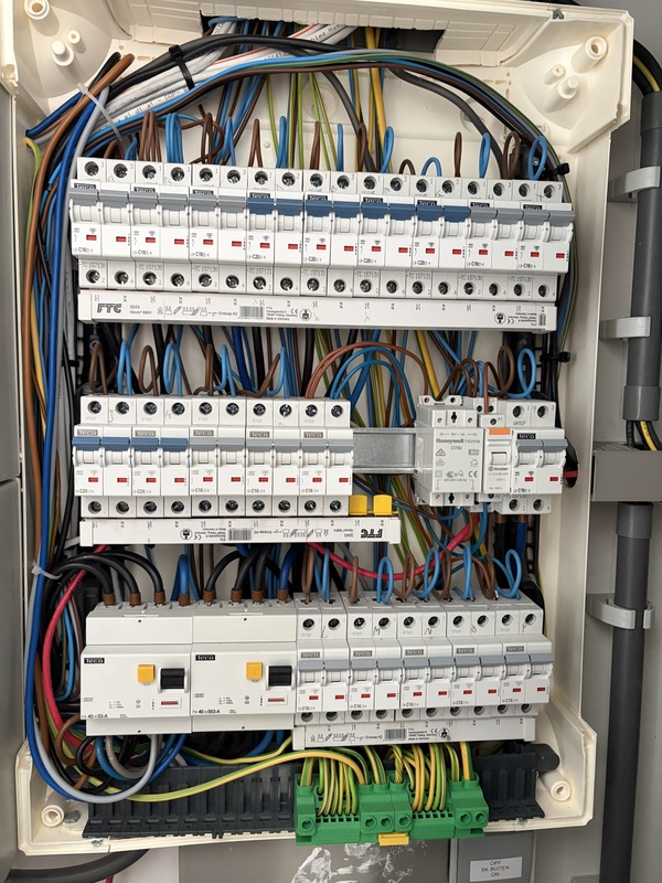 Afbeeldingslocatie: https://tweakers.net/i/JSsBempECVCFs6THZlvZqxGk7F4=/x800/filters:strip_icc():strip_exif()/f/image/gSFQCTUqO4w2cWGA8XJNEPFK.jpg?f=fotoalbum_large