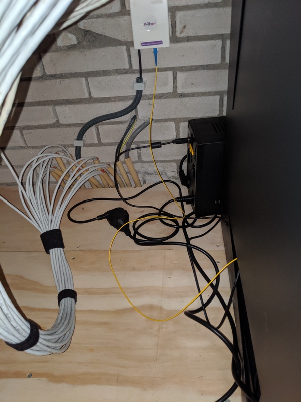 Afbeeldingslocatie: https://tweakers.net/i/JWUl7j8oygfzEZEa7SPMn7tWV_4=/x800/filters:strip_icc():strip_exif()/f/image/dgCkoC3VbNu6WGcj68b9kjpe.jpg?f=fotoalbum_large