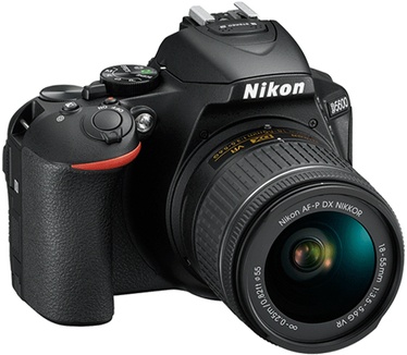 Nikon D5600 + AF-P DX 18-55mm VR + 16GB SD