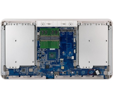 QNAP HS-453DX (8GB ram)