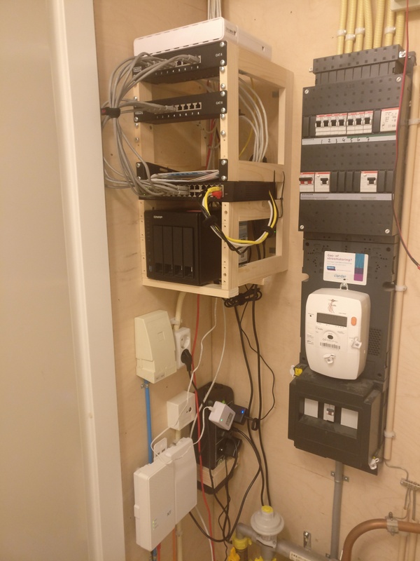Afbeeldingslocatie: https://tweakers.net/i/JjDXDS-NufhbdqEJ8nvwX3DNq0c=/x800/filters:strip_icc():strip_exif()/f/image/OwFHAFF2eQVRJ024mVAgpSnU.jpg?f=fotoalbum_large