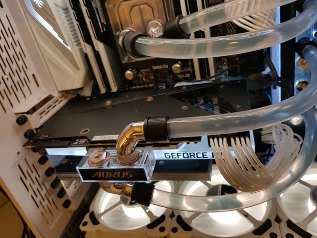 https://tweakers.net/i/K8pzLdR6hWiBhQcaoNk-ajvH8AQ=/620x/filters:strip_icc():strip_exif()/m/175440/1L7ksH3ffct3gahJTa4iaQHHXiz5u3tisAWrIfY1tcXZqNLXIc.jpeg?f=620xauto