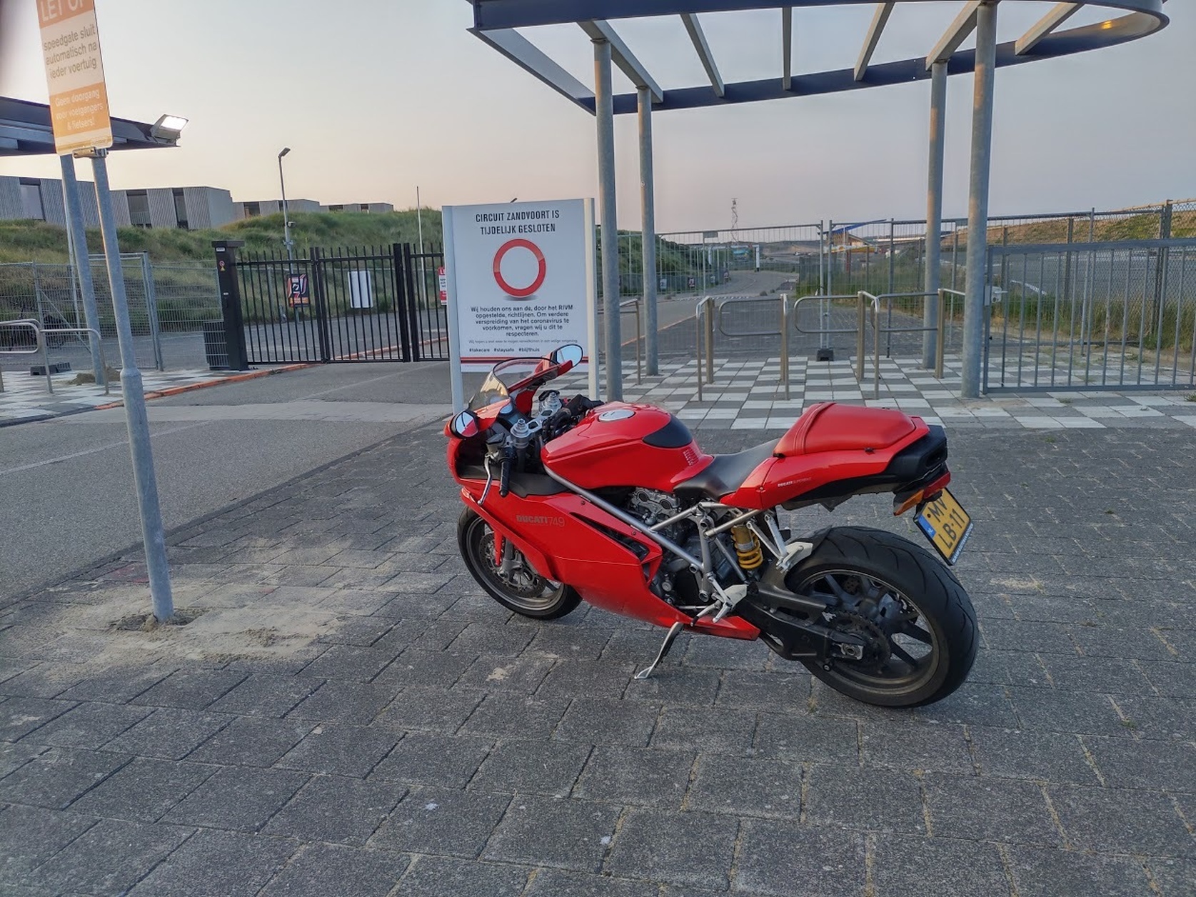 Afbeeldingslocatie: https://tweakers.net/i/KBSZ15Bq-5lvb6JePnueVPbY1oo=/full-fit-in/4920x3264/filters:max_bytes(3145728):no_upscale():strip_icc():fill(white):strip_exif()/f/image/wgZuqCDTAM9swmDz6mj46w0d.jpg?f=user_large