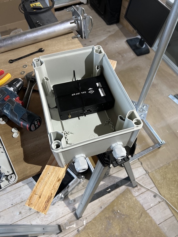 Afbeeldingslocatie: https://tweakers.net/i/KFlrRpGMar-GPC7X-ntUrTEF0Dc=/x800/filters:strip_icc():strip_exif()/f/image/FQIpBH0jwhXynNsDe5hXNeRk.jpg?f=fotoalbum_large