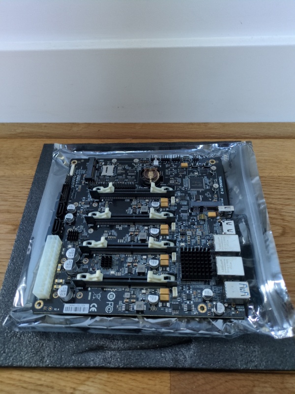 Turing Pi 2 Cluster Board aangeboden - Vraag & Aanbod - Tweakers
