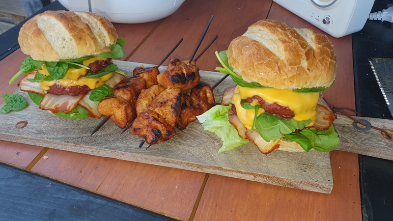 Afbeeldingslocatie: https://tweakers.net/i/KIspdq0CbHmGINE_8e8FsWLiMBA=/800x/filters:strip_icc():strip_exif()/f/image/mlAjCX8ic4ttns23y9DBJiMd.jpg?f=fotoalbum_large