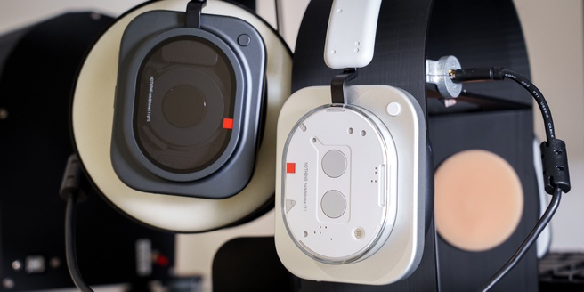 Headphone 1 Pro (links) en Headphone 1