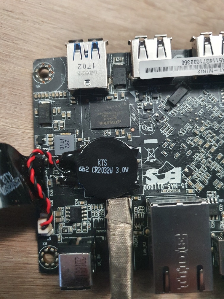 Afbeeldingslocatie: https://tweakers.net/i/Kcak0YReUalVw_fE6iJTSSZAzjU=/full-fit-in/4920x3264/filters:max_bytes(3145728):no_upscale():strip_icc():fill(white):strip_exif()/f/image/GRM3mWStBAwwWUnvSUpWWngq.jpg?f=user_large