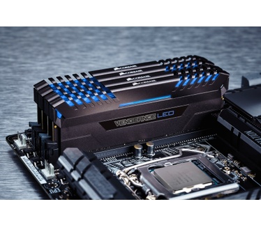 Corsair Vengeance LED CMU32GX4M4C3000C15B
