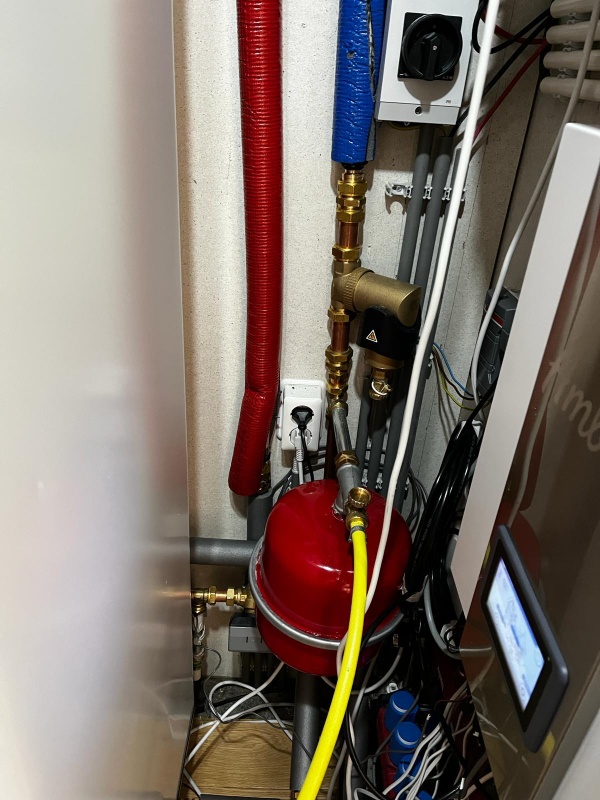 Afbeeldingslocatie: https://tweakers.net/i/Kq3LlmfSBXTP22Ap1uTjN-gbyo0=/x800/filters:strip_icc():strip_exif()/f/image/Uapb3k52ElyXxBuBiFCDE1mB.jpg?f=fotoalbum_large