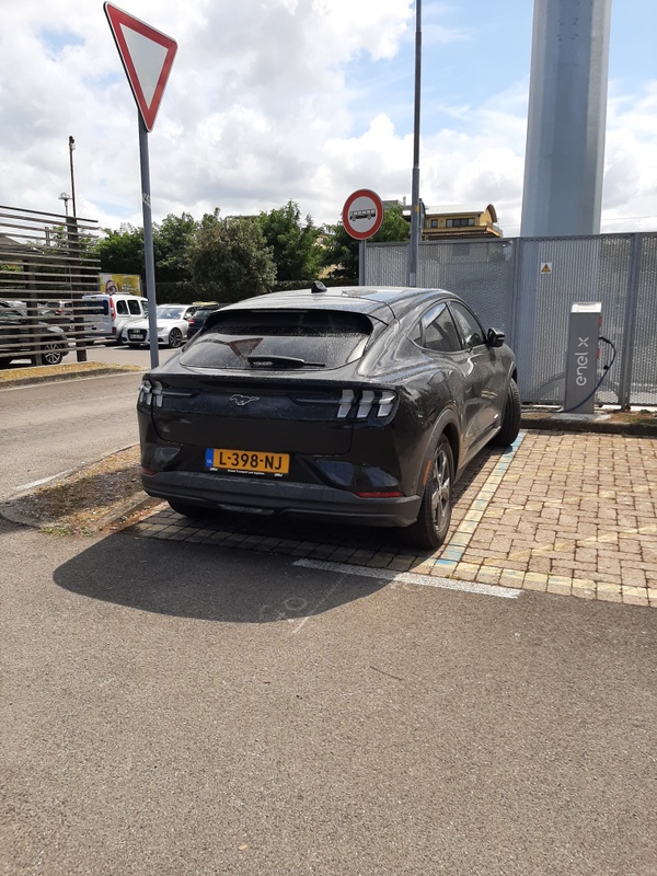 Afbeeldingslocatie: https://tweakers.net/i/Kqtj5yi_hrYspdCEKB-6BIGUWp0=/x800/filters:strip_icc():strip_exif()/f/image/vnqQSEUnwJSXjA1mWPa94gQu.jpg?f=fotoalbum_large