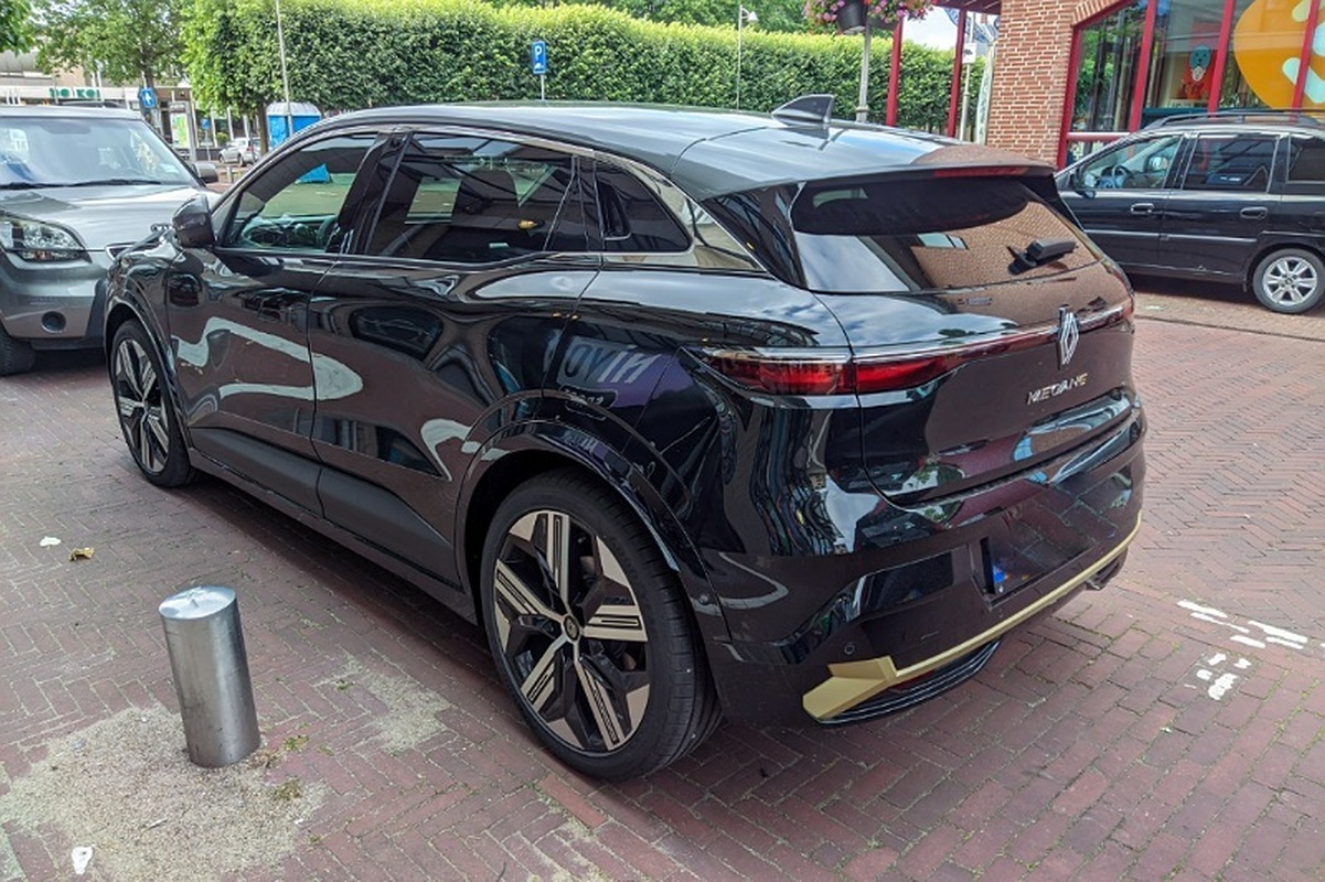 Afbeeldingslocatie: https://tweakers.net/i/KuN0wK3FL79uCpLOcF7_ECbjySI=/full-fit-in/4920x3264/filters:max_bytes(3145728):no_upscale():strip_icc():fill(white):strip_exif()/f/image/nMNzBF0Xirh6rxn0FZ1ANpNv.jpg?f=user_large