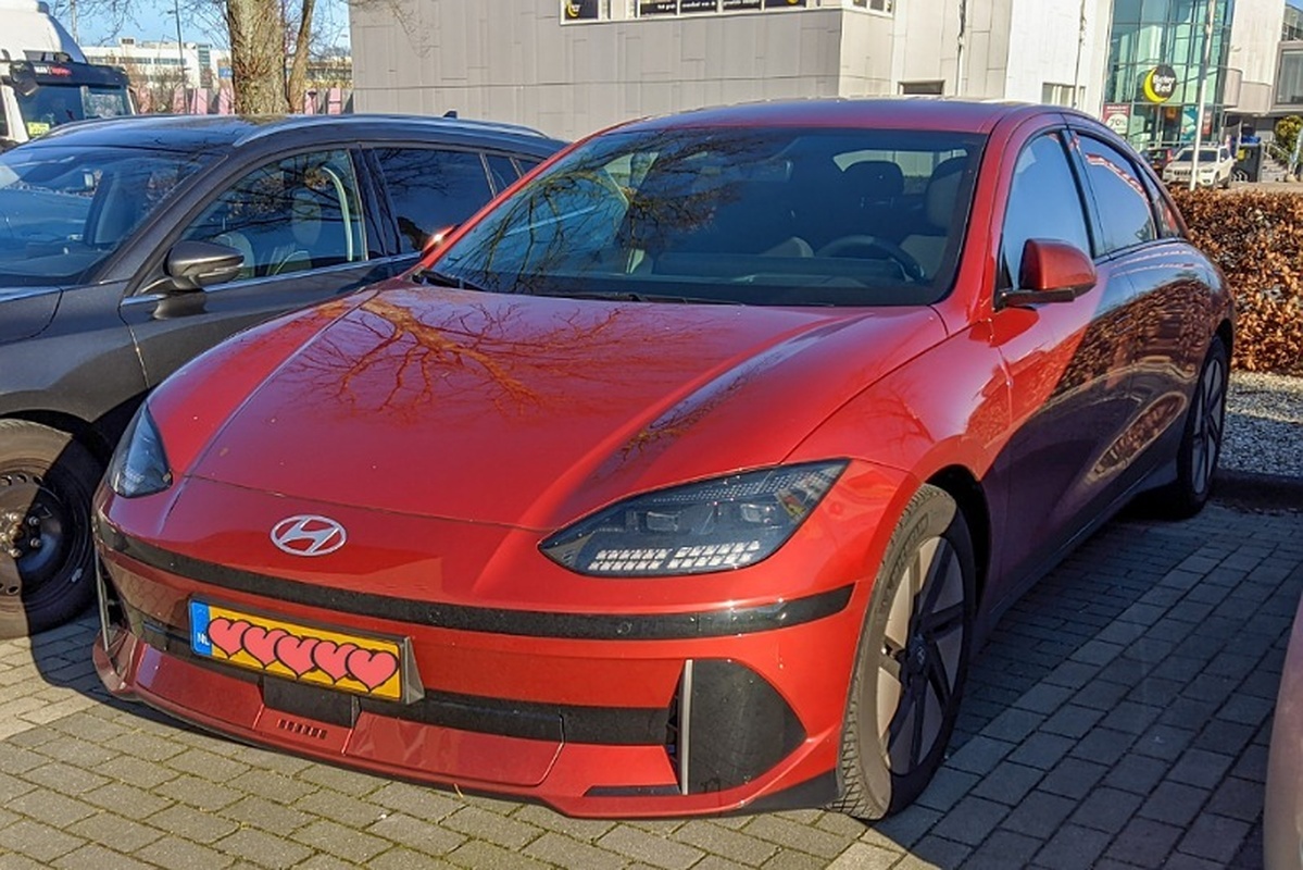 Afbeeldingslocatie: https://tweakers.net/i/Kwfa1bu3KfR7QyJRSXkBccf5sBI=/full-fit-in/4920x3264/filters:max_bytes(3145728):no_upscale():strip_icc():fill(white):strip_exif()/f/image/IohGarHU8ri0As4uBazEvab2.jpg?f=user_large