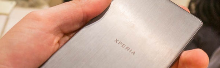 Sony verruilt glas voor metaal