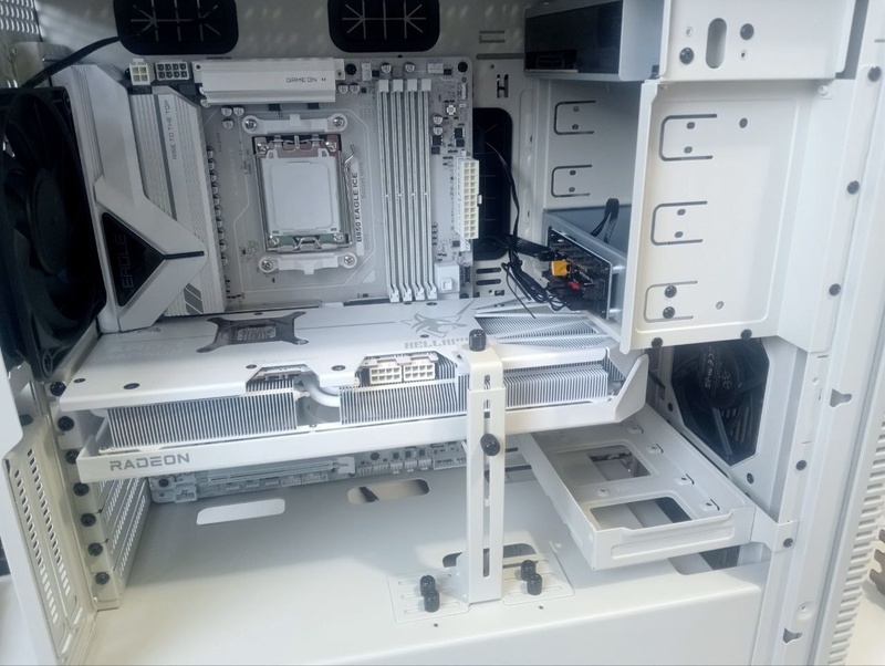 Afbeeldingslocatie: https://tweakers.net/i/LBb99lScj4Sszg4XGPFD4IEwkKk=/800x/filters:strip_icc():strip_exif()/f/image/DtKKDUBzao2EsfGhRfOBWRuK.jpg?f=fotoalbum_large