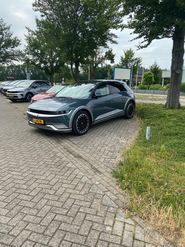 Afbeeldingslocatie: https://tweakers.net/i/LESwiE8VztX2hO2ol4MFut3chvE=/x800/filters:strip_icc():strip_exif()/f/image/gAjSUEdl5UXgLJUB6bIU2K7U.jpg?f=fotoalbum_large