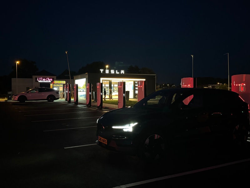 Afbeeldingslocatie: https://tweakers.net/i/LKfplaLG0dKa4Zr7Sjt2BNLf3Lw=/800x/filters:strip_icc():strip_exif()/f/image/qIdE8M0wGcfOxf6xO9YlW9NC.jpg?f=fotoalbum_large