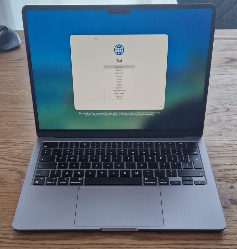 Apple MacBook Air 2022 M2 8-core, 16GB ram, 8-core GPU, 256GB ssd