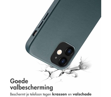 Accezz MagSafe Leather Backcover iPhone 12 (Pro) - Donkergroen