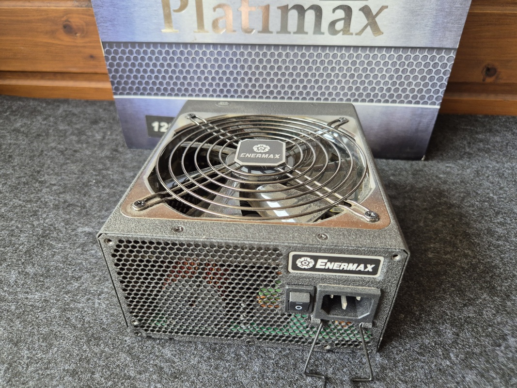 ENERMAX Platimax / EPM1200EWT 電源ユニット ASCII.jp：ENERMAX初の