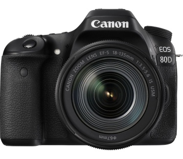 Canon EOS 80D + EF-S 18-135 1:3.5-5.6 IS USM Zwart