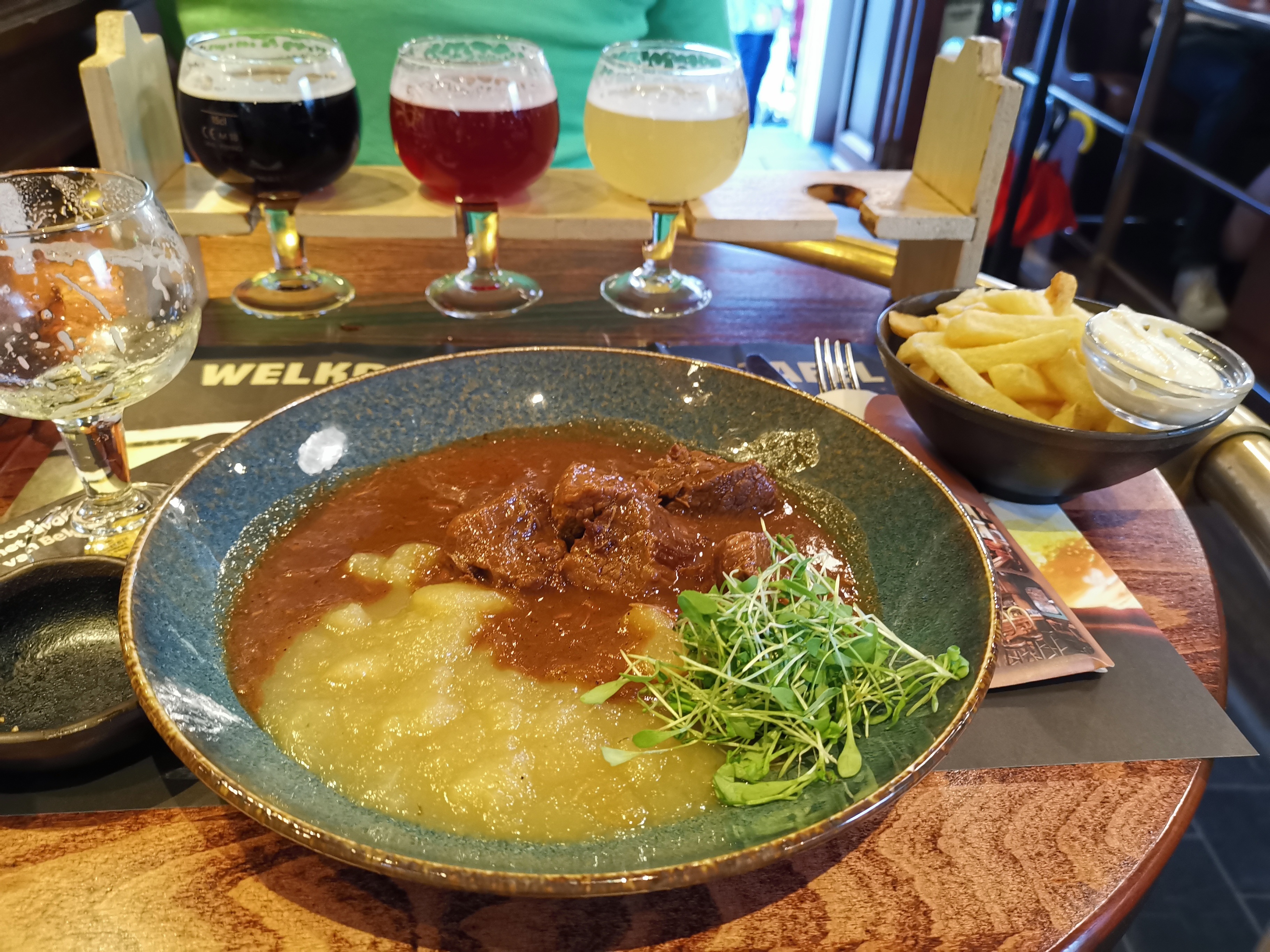 Afbeeldingslocatie: https://tweakers.net/i/LW0dyonGsRA1r2S_72zkhZnU1Sg=/full-fit-in/4920x3264/filters:max_bytes(3145728):no_upscale():strip_icc():fill(white):strip_exif()/f/image/4UWykIPBXozPzEMUui1PGRPe.jpg?f=user_large