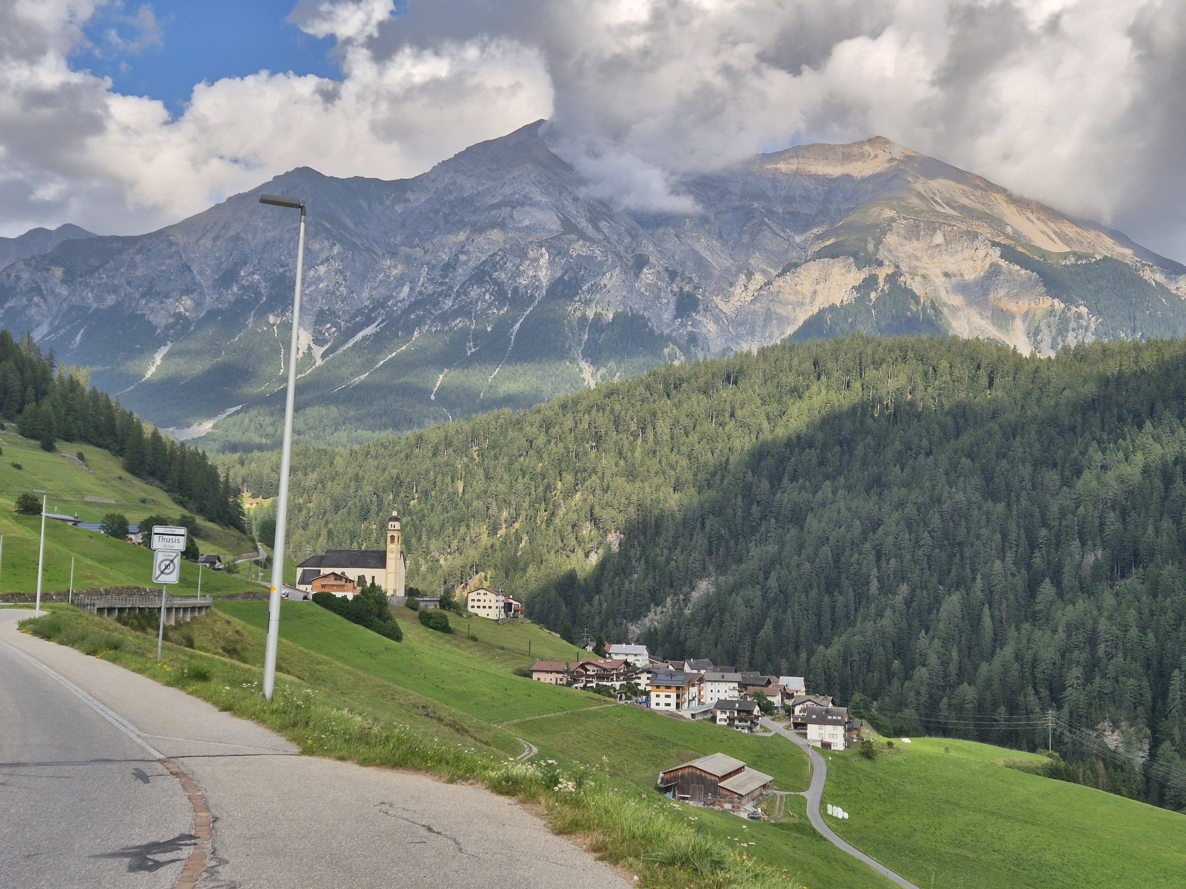 Afbeeldingslocatie: https://tweakers.net/i/LdPuTWxLGHwGsEFbKJbi2_SECGY=/fit-in/4920x3264/filters:max_bytes(3145728):no_upscale():strip_icc():strip_exif()/f/image/R3Q6BgHv2pLRxZXeg2FSf0JT.jpg?f=user_large