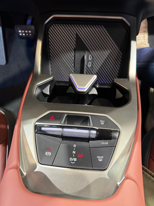 Afbeeldingslocatie: https://tweakers.net/i/LkskSn2D3rwJXVMb7iRtctrw1Ek=/x800/filters:strip_icc():strip_exif()/f/image/pZJOG2611m8vh4BM25XKP3yf.jpg?f=fotoalbum_large