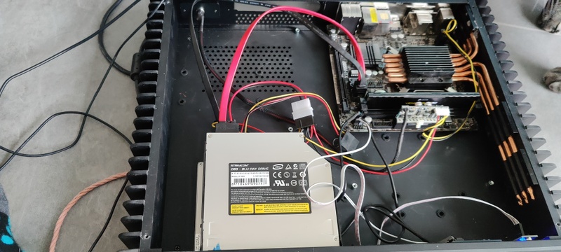 Afbeeldingslocatie: https://tweakers.net/i/Lrr0f7vK95nP2q2pdTxZ5c45QvM=/800x/filters:strip_icc():strip_exif()/f/image/sZQ7p2IDpC6ZBMPcmbzuoaHv.jpg?f=fotoalbum_large