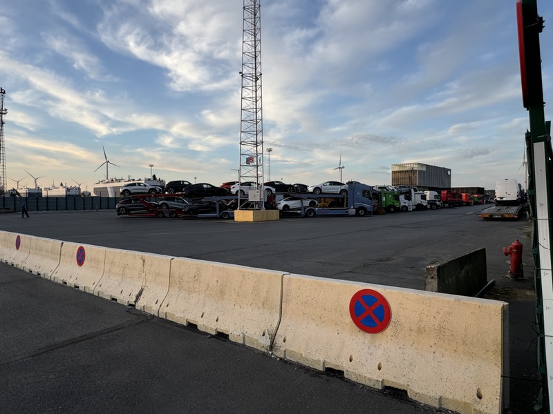 Afbeeldingslocatie: https://tweakers.net/i/MI3pyUbuhOG3NzBuufRYPtUBUV8=/800x/filters:strip_icc():strip_exif()/f/image/VbkHAukrUEkxKFvF070xYmyu.jpg?f=fotoalbum_large
