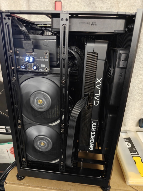 Afbeeldingslocatie: https://tweakers.net/i/MTcR47coKVLz2x9ofXBnR-brylw=/x800/filters:strip_icc():strip_exif()/f/image/FG2w9EZo5ep9IxTNqC1siYjh.jpg?f=fotoalbum_large