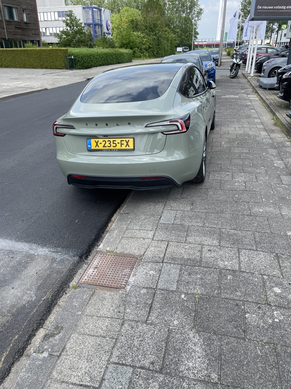 Afbeeldingslocatie: https://tweakers.net/i/N7ZZLRv-bY67bAG-uu7z0NuD0Qo=/x800/filters:strip_icc():strip_exif()/f/image/ZMF2gKT8IiAiyuCLeEPXpvW8.jpg?f=fotoalbum_large