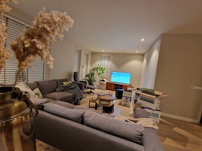 Afbeeldingslocatie: https://tweakers.net/i/N8mCZVAeQdAVGTysEgNBAr19HKY=/800x/filters:strip_icc():strip_exif()/f/image/0ETwW3RaCgf4diqb2VWeNDNe.jpg?f=fotoalbum_large