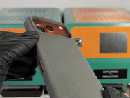 iPhone 17 Pro met Lightning-case van Ken Pillonel