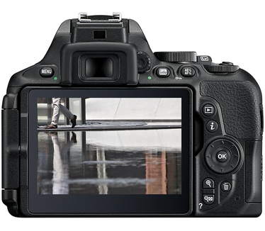 Nikon D5600 + AF-P DX 18–55 VR + AF-S DX 35 mm 1:1,8