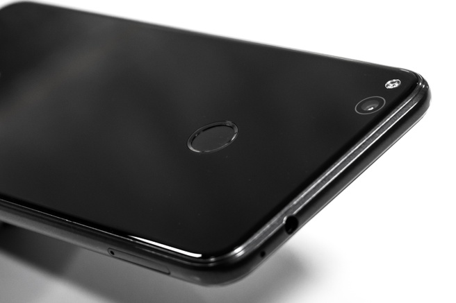 Productfoto&#039;s Huawei P8 Lite (2017) ©Tweakers