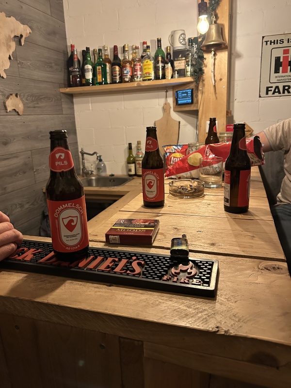 Afbeeldingslocatie: https://tweakers.net/i/NKha0cDCohANU2FHoMlSM1PHvz4=/x800/filters:strip_icc():strip_exif()/f/image/sa20K6fUamcwy3A7mpO6jH6o.jpg?f=fotoalbum_large