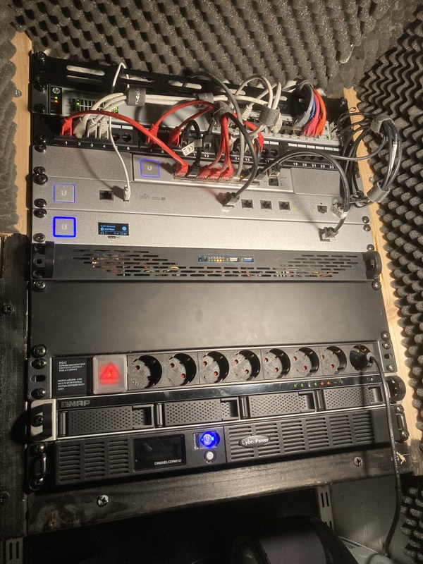 Afbeeldingslocatie: https://tweakers.net/i/NUEWyGQSA3qL1dehDark20YT6SA=/x800/filters:strip_icc():strip_exif()/f/image/PM0WOYAiCOCHvHFkZMuRhzlp.jpg?f=fotoalbum_large