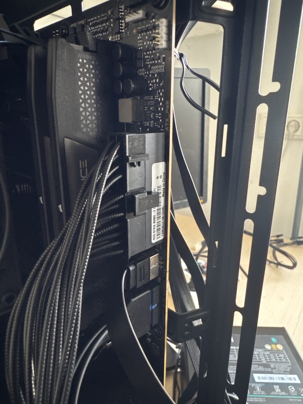Afbeeldingslocatie: https://tweakers.net/i/NbWBkQQVvcJPJqTsuV-sCkMKd4k=/x800/filters:strip_icc():strip_exif()/f/image/400rvtLBKazl7hhipejbf3k1.jpg?f=fotoalbum_large
