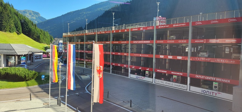 Afbeeldingslocatie: https://tweakers.net/i/NcLZT56kFkaBd1Ihy1AaR8cXfc0=/800x/filters:strip_icc():strip_exif()/f/image/fqSmTzbteiVlc8MSwHjl3yhj.jpg?f=fotoalbum_large