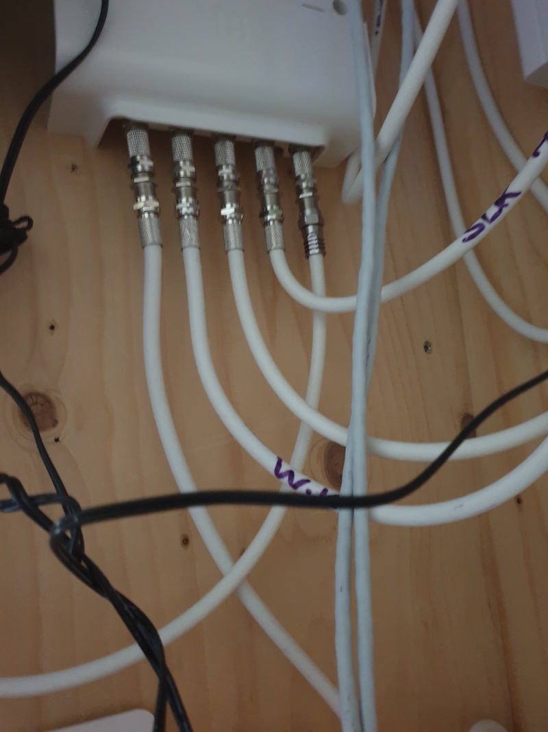 Afbeeldingslocatie: https://tweakers.net/i/NkujQLCmfSgnneVKGEuLS19MGzY=/800x/filters:strip_icc():strip_exif()/f/image/Su3sdzm3yWfeTboMY5qSeKEh.jpg?f=fotoalbum_large