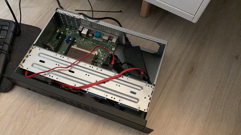 Afbeeldingslocatie: https://tweakers.net/i/NzsJKuoM3YQBI7vnaKD3NKDGXxI=/800x/filters:strip_icc():strip_exif()/f/image/Fqe12bvGLku6HetgP7LNebRH.jpg?f=fotoalbum_large