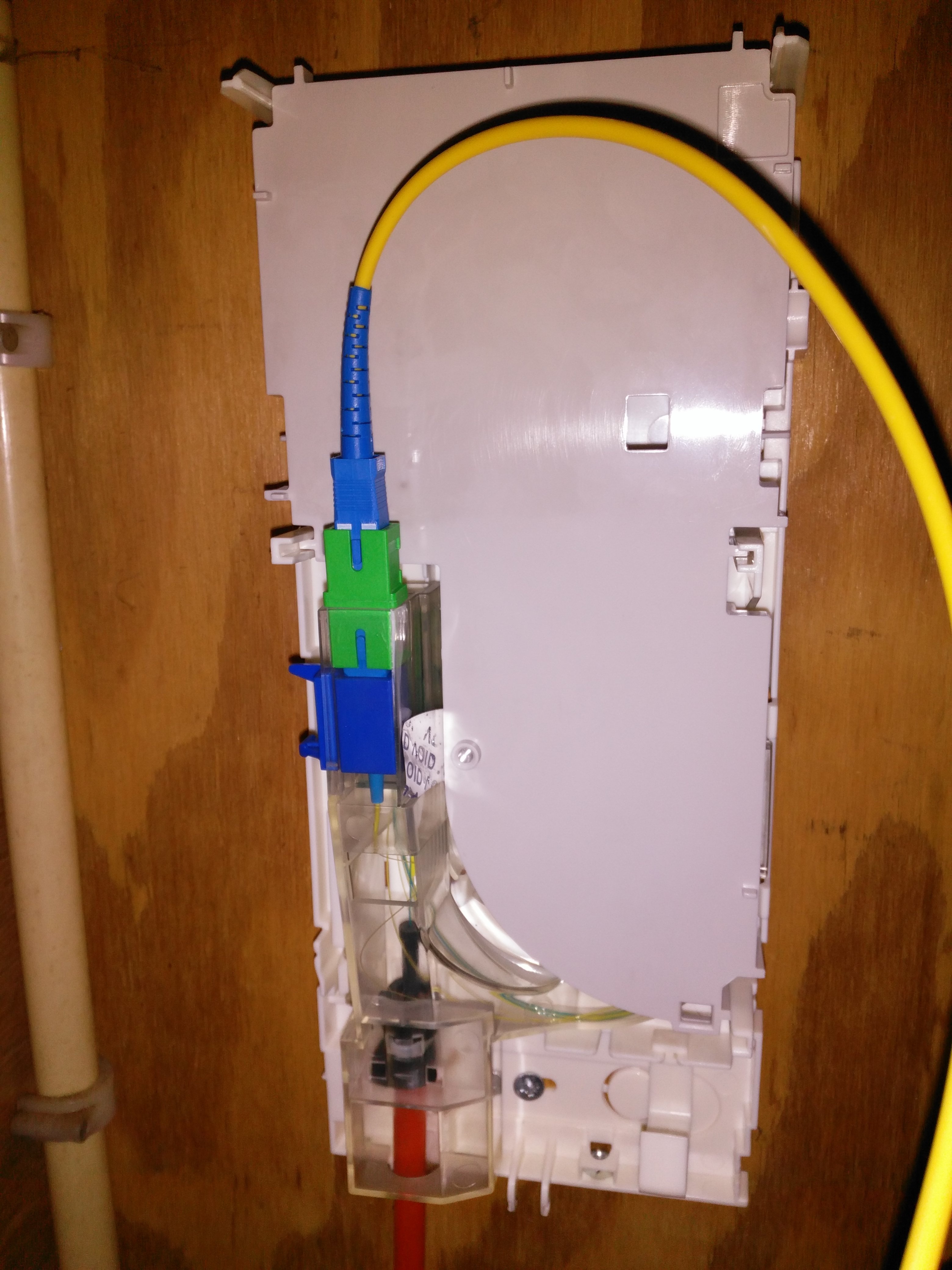 Afbeeldingslocatie: https://tweakers.net/i/O0rL3PfkCyLWB5wRY8A3KNjz40I=/full-fit-in/4920x3264/filters:max_bytes(3145728):no_upscale():strip_icc():fill(white):strip_exif()/f/image/ROJZaVX8tcVhD23Otp8jNnit.jpg?f=user_large