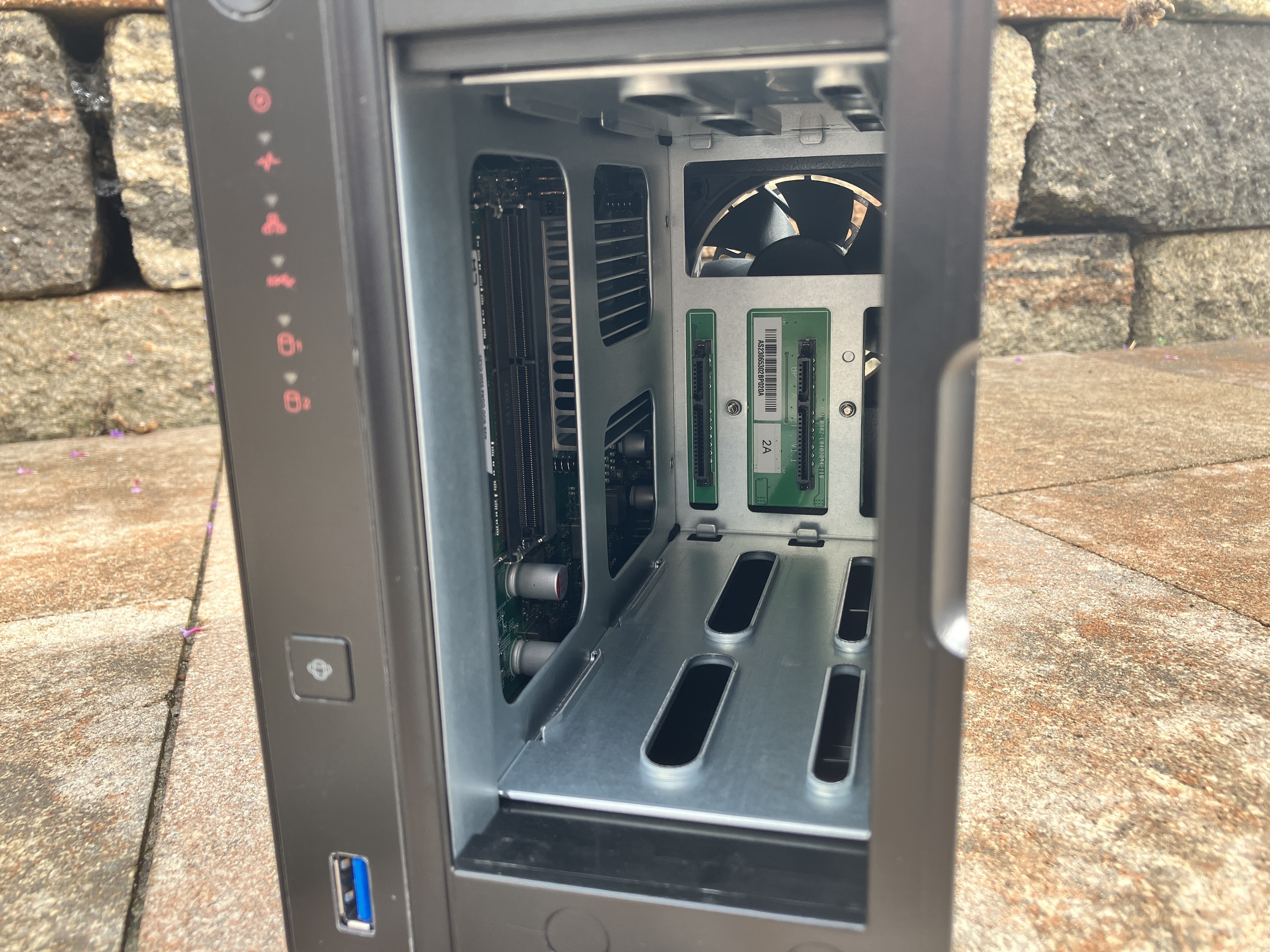 Afbeeldingslocatie: https://tweakers.net/i/O2PWcSZUE4iTXt55dwyoSL84P9I=/m/383141/1QKoF5WDg2ImQWTfIDJpMhxQdQ5XsqUVuyWdxwdm1Md11ayjox.jpeg