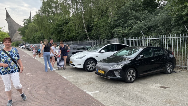 Afbeeldingslocatie: https://tweakers.net/i/O7y_WPjLcyUzVkcoHrzFodDm6Wo=/800x/filters:strip_icc():strip_exif()/f/image/iuLD8n8hNwHuhr0JWPTpfjjr.jpg?f=fotoalbum_large
