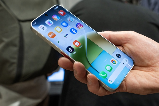 Tecno Bezelless Concept Phone
