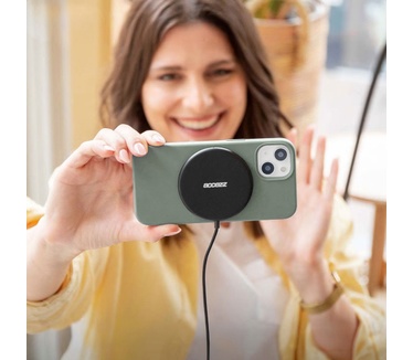 Accezz Liquid Silicone Backcover met MagSafe